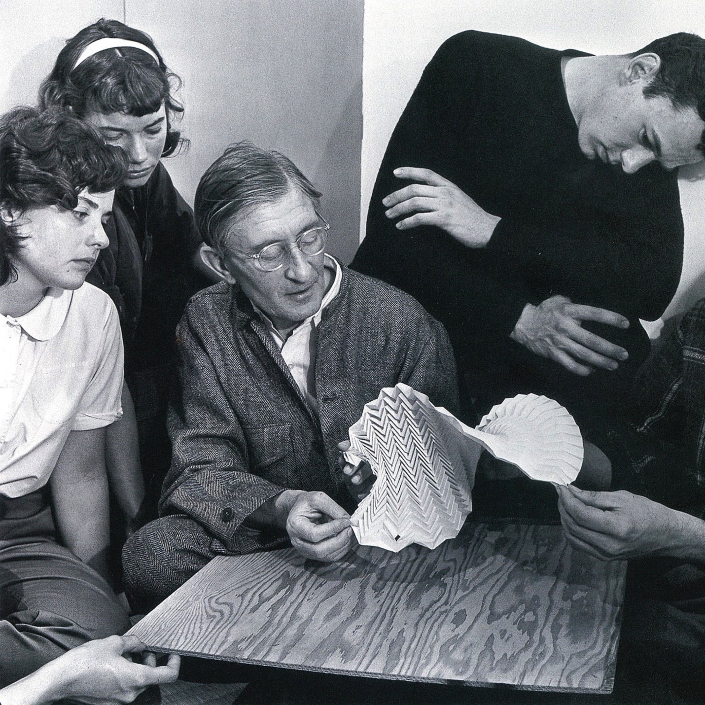 https://www.i2a.ch/josef-albers-material-and-design-experiments-from-the-bauhaus-and-beyond