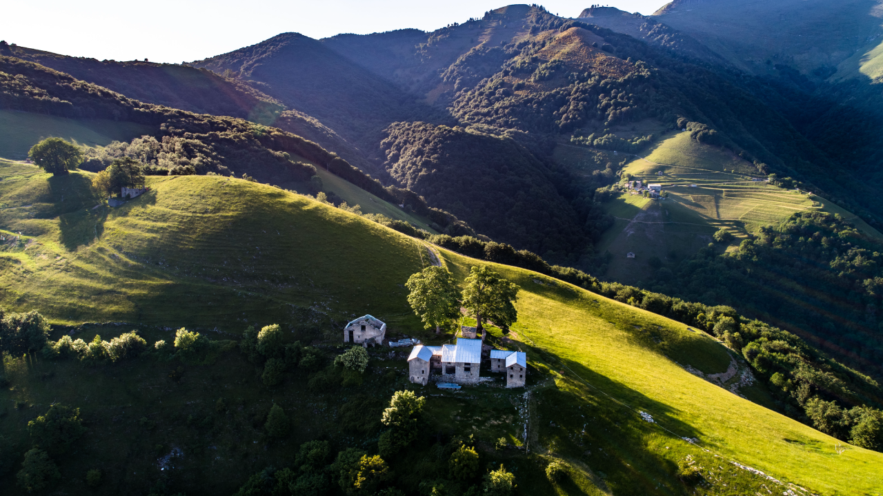 https://www.i2a.ch/la-rinascita-di-pianspessa-con-la-jane-s-walk
